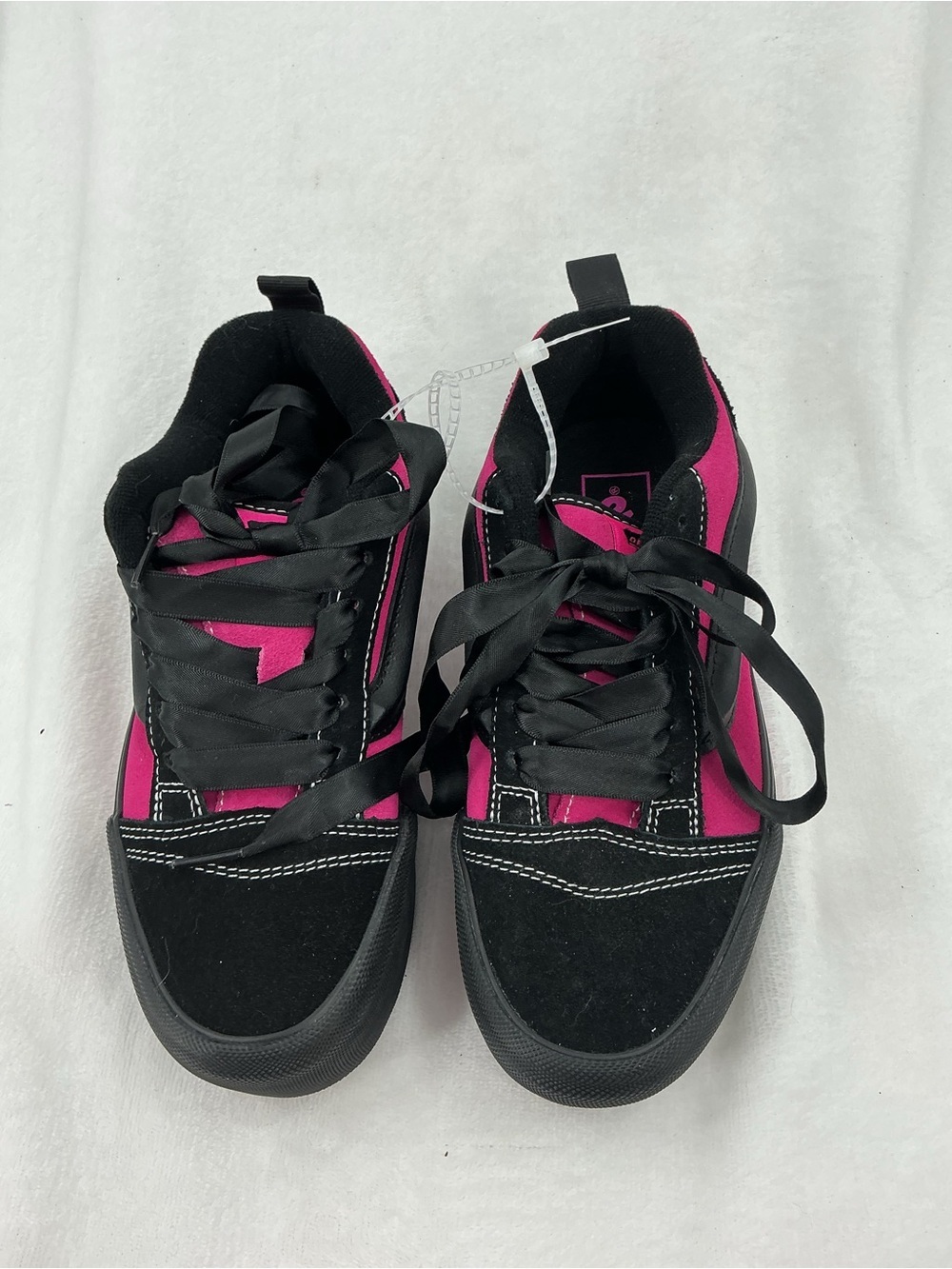 Vans Women’s Black and Hot Pink Lace-Up Skate Sneakers B50